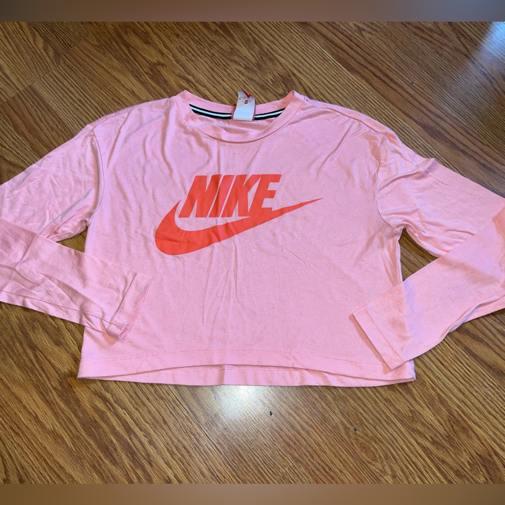 5/$25 ❌FINAL CALL❌ Nike long sleeve cropped shirt